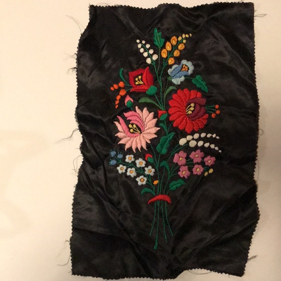 Black cloth with hand stitched flowers - Picture 4 of 10